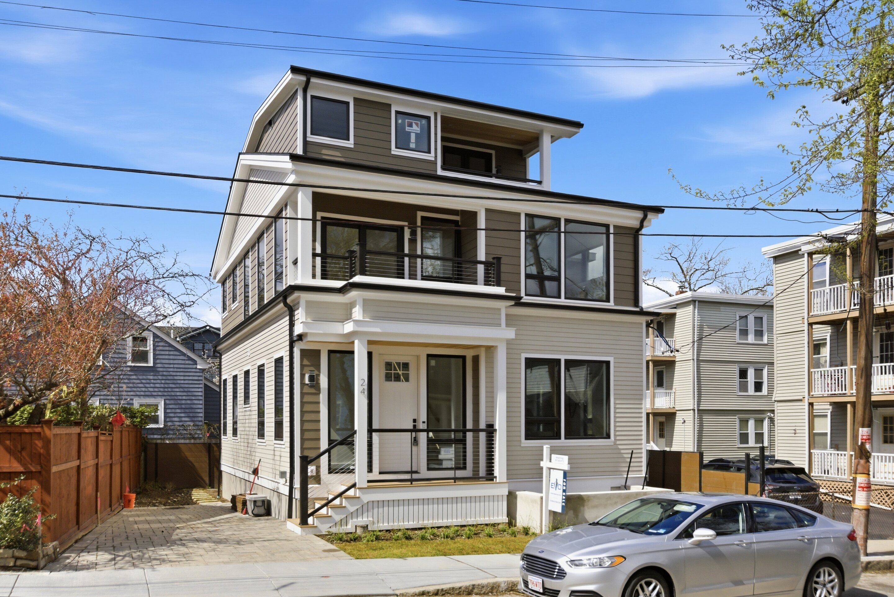 24 Newell Street, a new-construction residence in Avon Hill, Cambridge